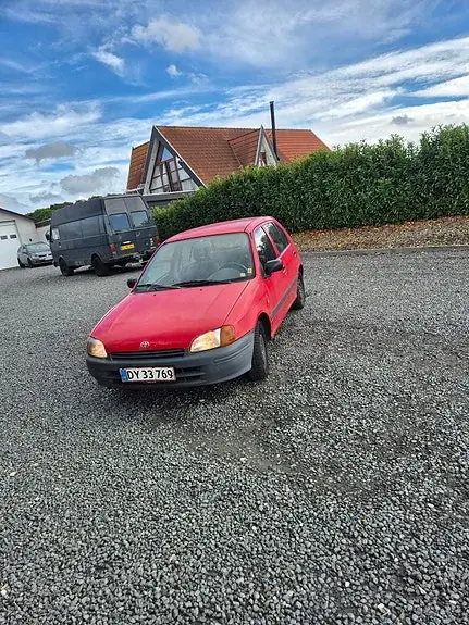 Toyota Starlet 1998 photo 2