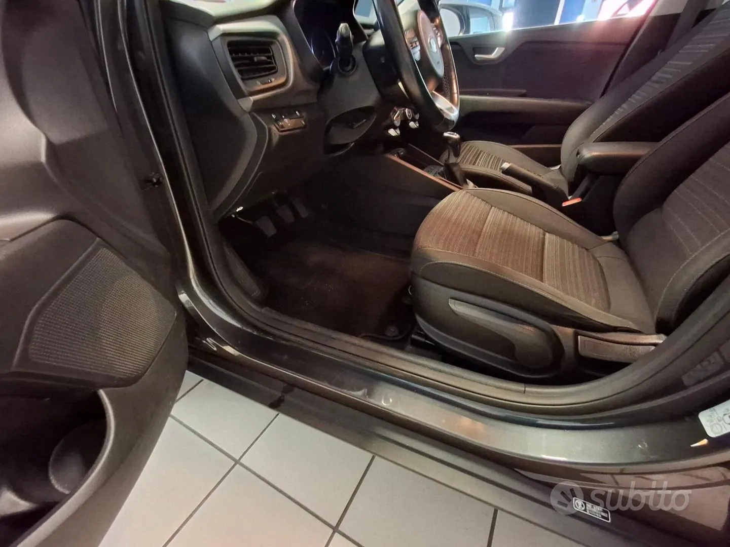 Kia Stonic 2018 photo 5