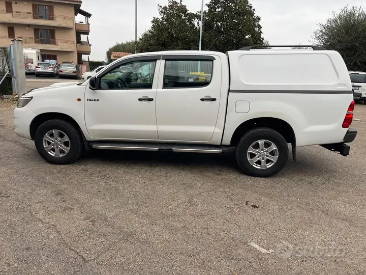 Toyota Hilux 2013 photo 2