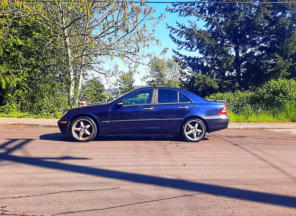 Mercedes-Benz C-Class 2003 photo 3