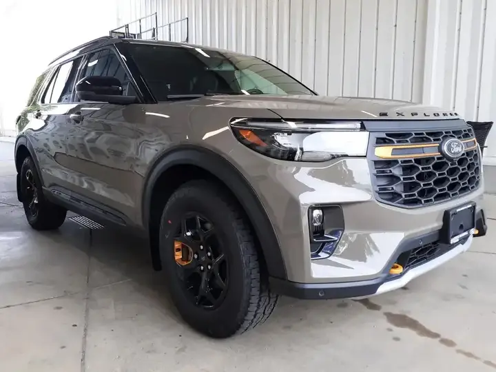 Ford Explorer 2026 photo 4