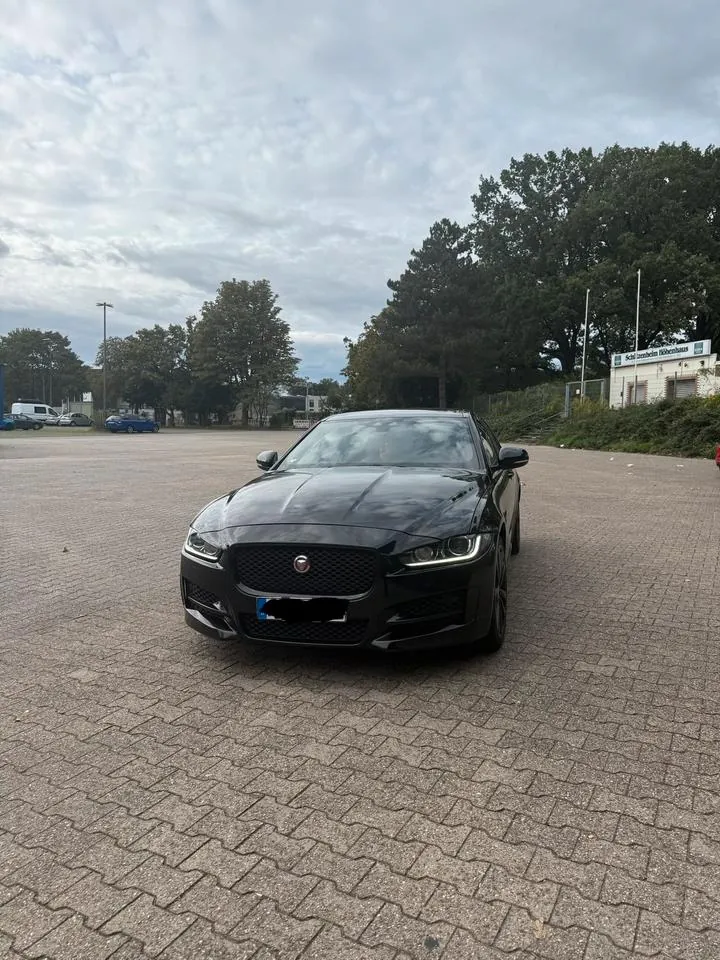 Jaguar Xe