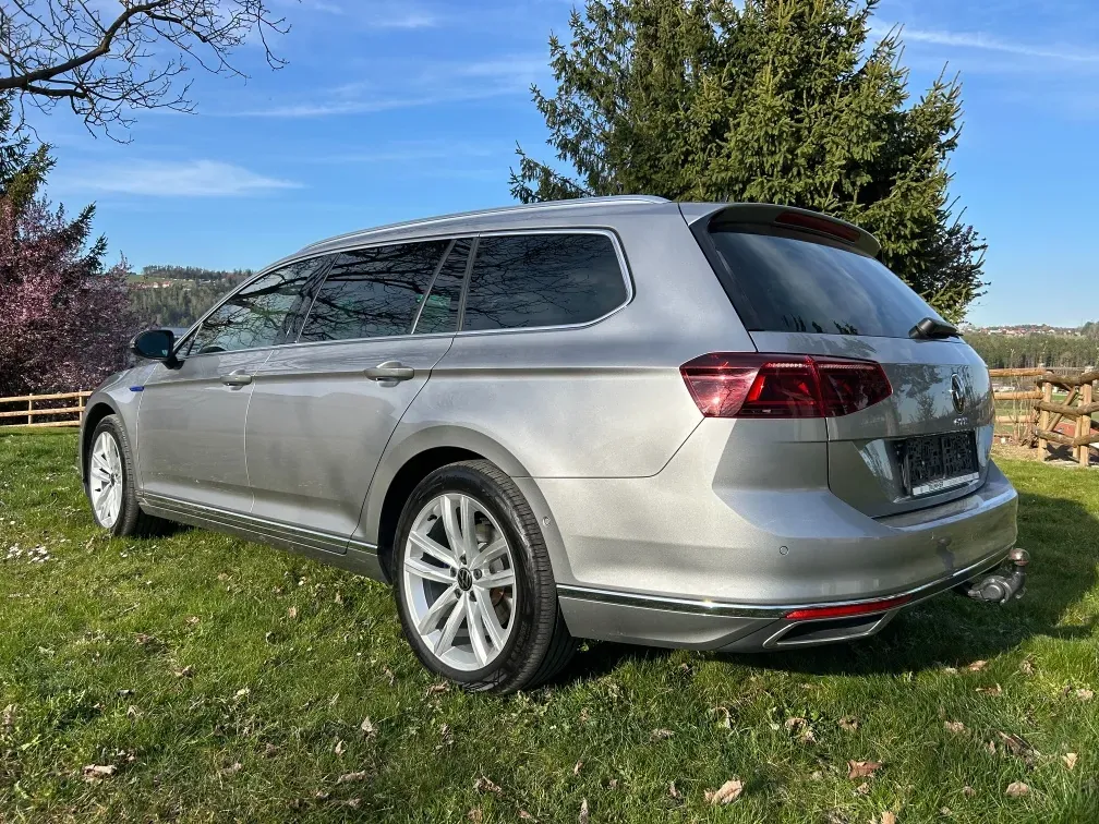 Volkswagen Passat 2023 photo 2