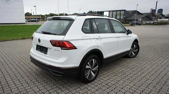 Volkswagen Tiguan 2021 photo 2