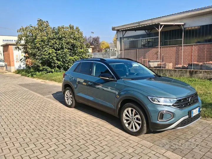 Volkswagen T-Roc 2024 photo 2