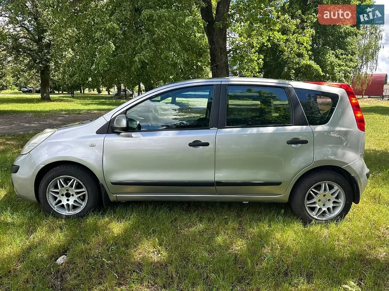 Nissan Note 2006 photo 4