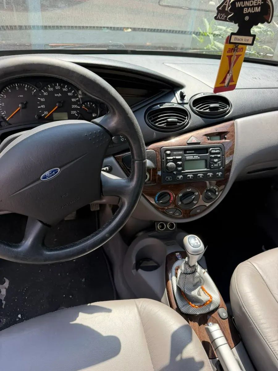 Ford Focus 1999 photo 3
