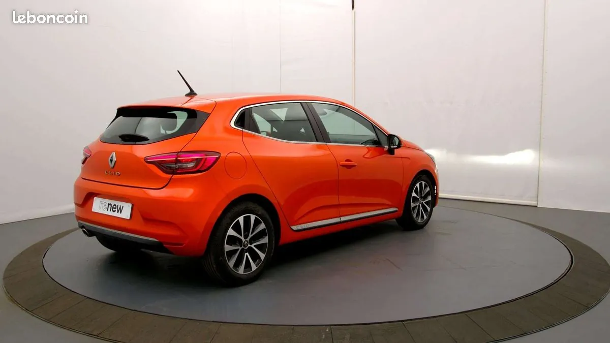 Renault Clio 2023 photo 2