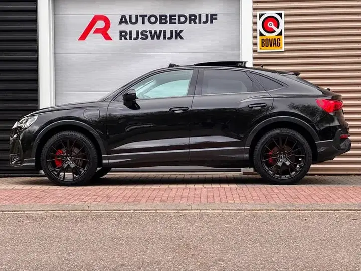Audi Q3 2022 photo 2