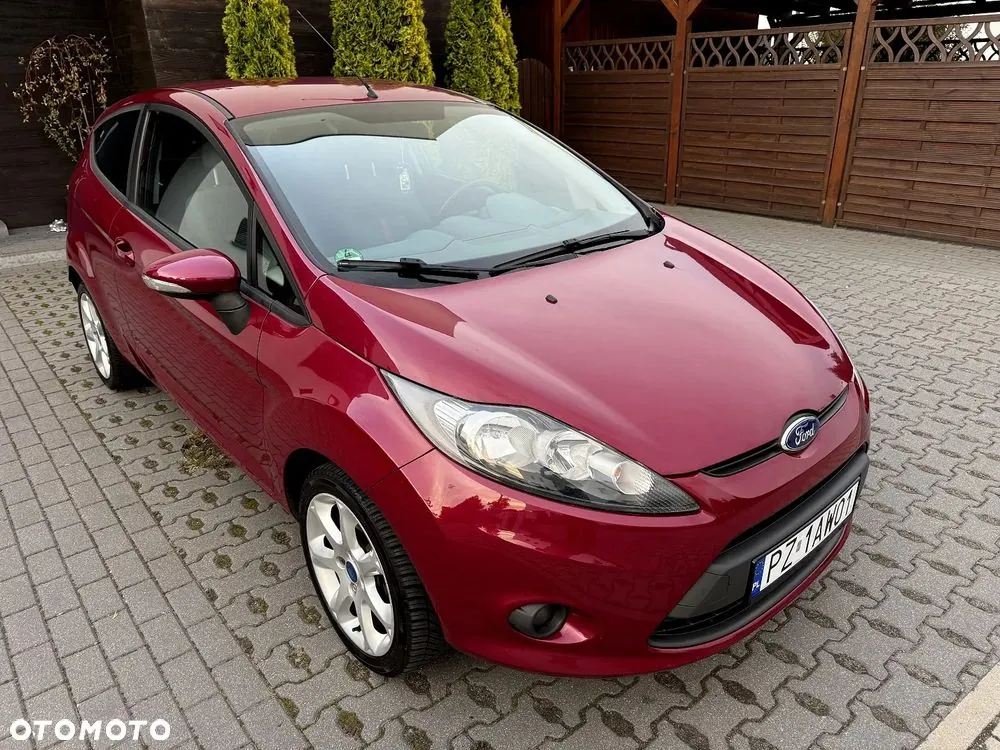 Ford Fiesta 2011 photo 2