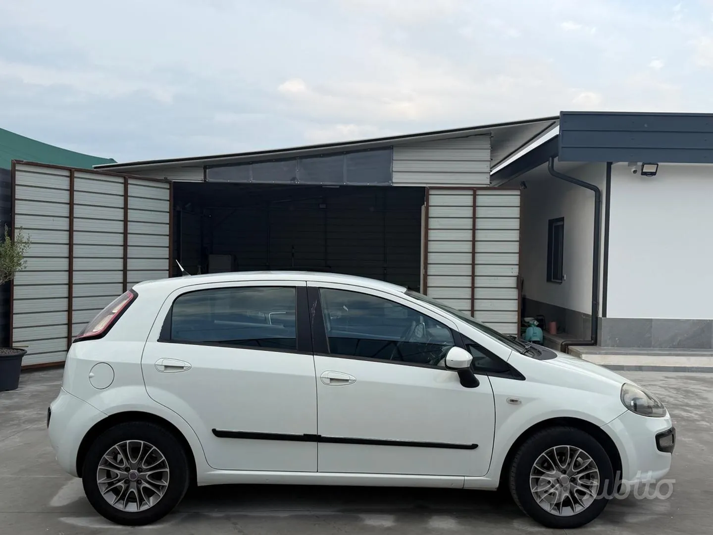 Fiat Punto 2010 photo 4