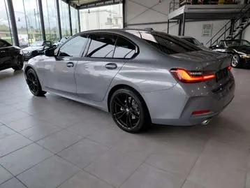 BMW 3 Series 2023 photo 2