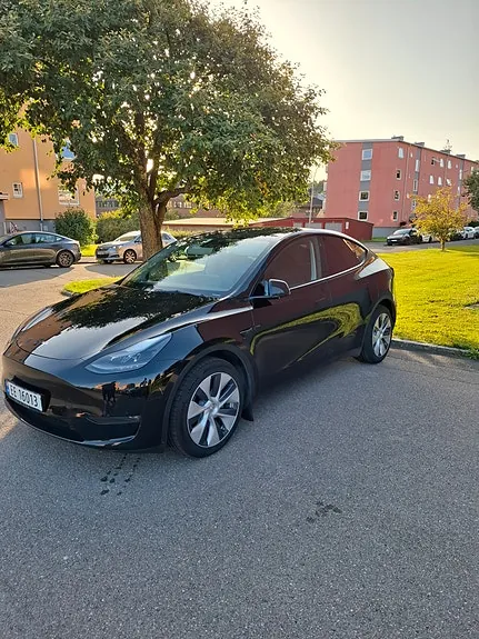 Tesla Model Y 2022 photo 2