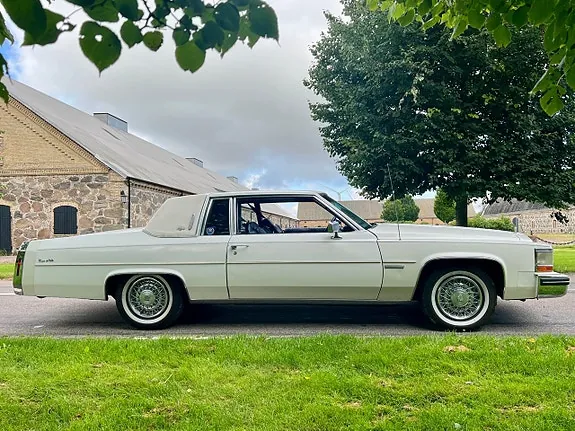 Cadillac Coupé Deville 1983 photo 4