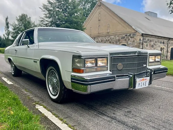 Cadillac Coupé Deville 1983 photo 3