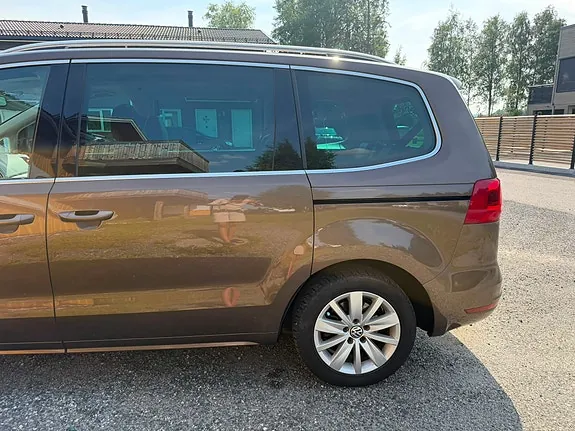 Volkswagen Sharan 2012 photo 2
