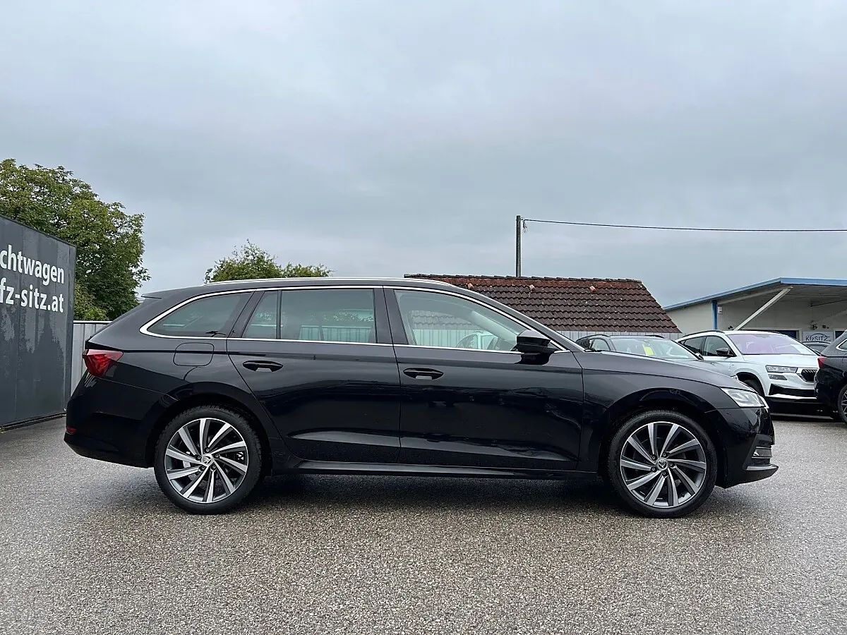 Skoda Octavia 2023 photo 2