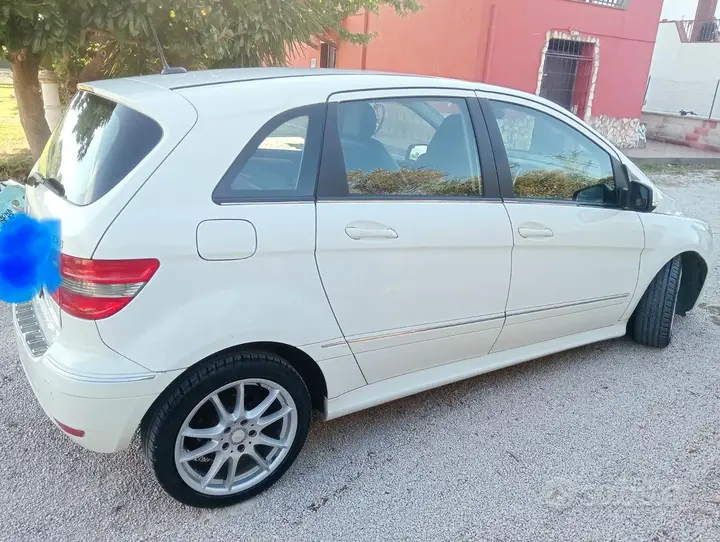 Mercedes-Benz B-Class 2011 photo 3