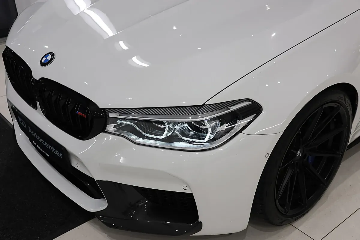 BMW 5 Series 2018 photo 2