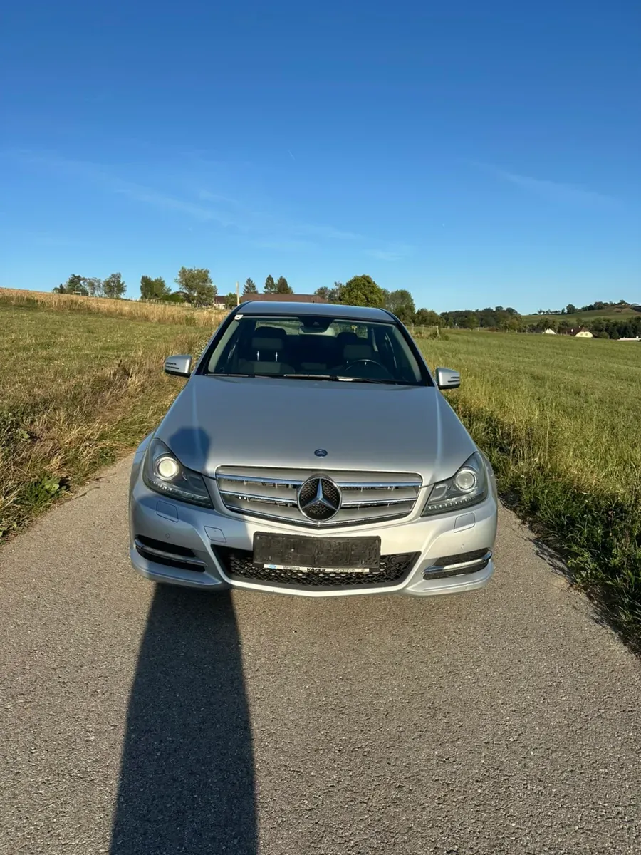 Mercedes-Benz C-Class 2011 photo 2