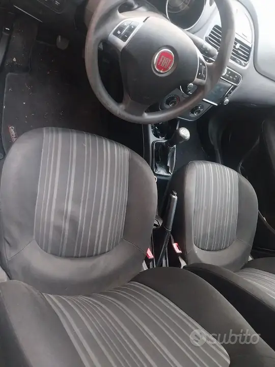 Fiat Punto 2011 photo 4