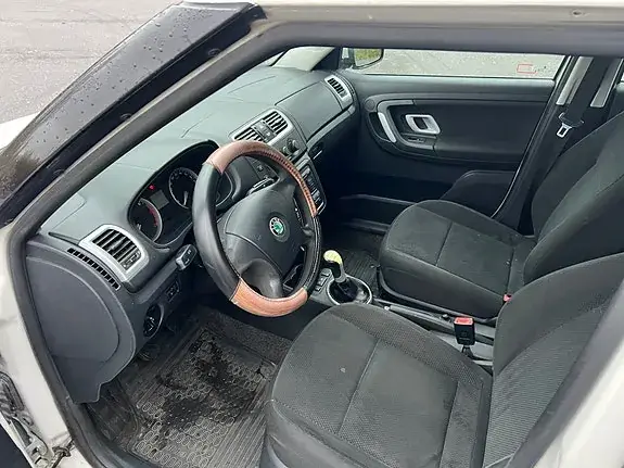 Skoda Fabia 2009 photo 5
