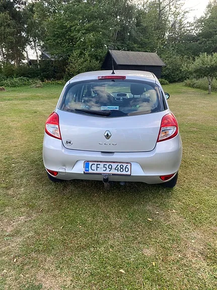 Renault Clio Iii 2010 photo 2