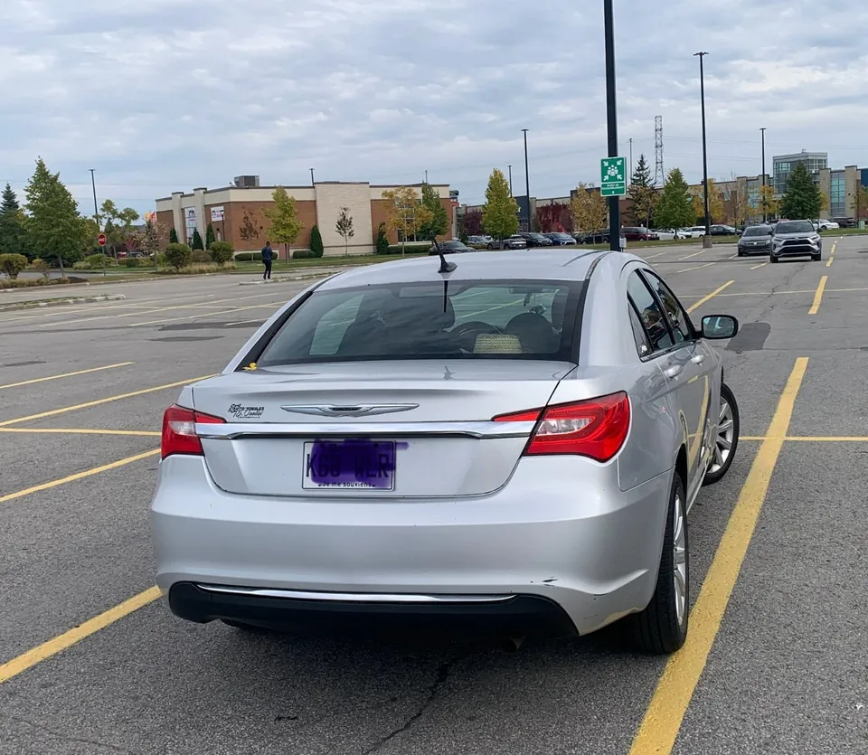 Chrysler 200 2011 photo 2