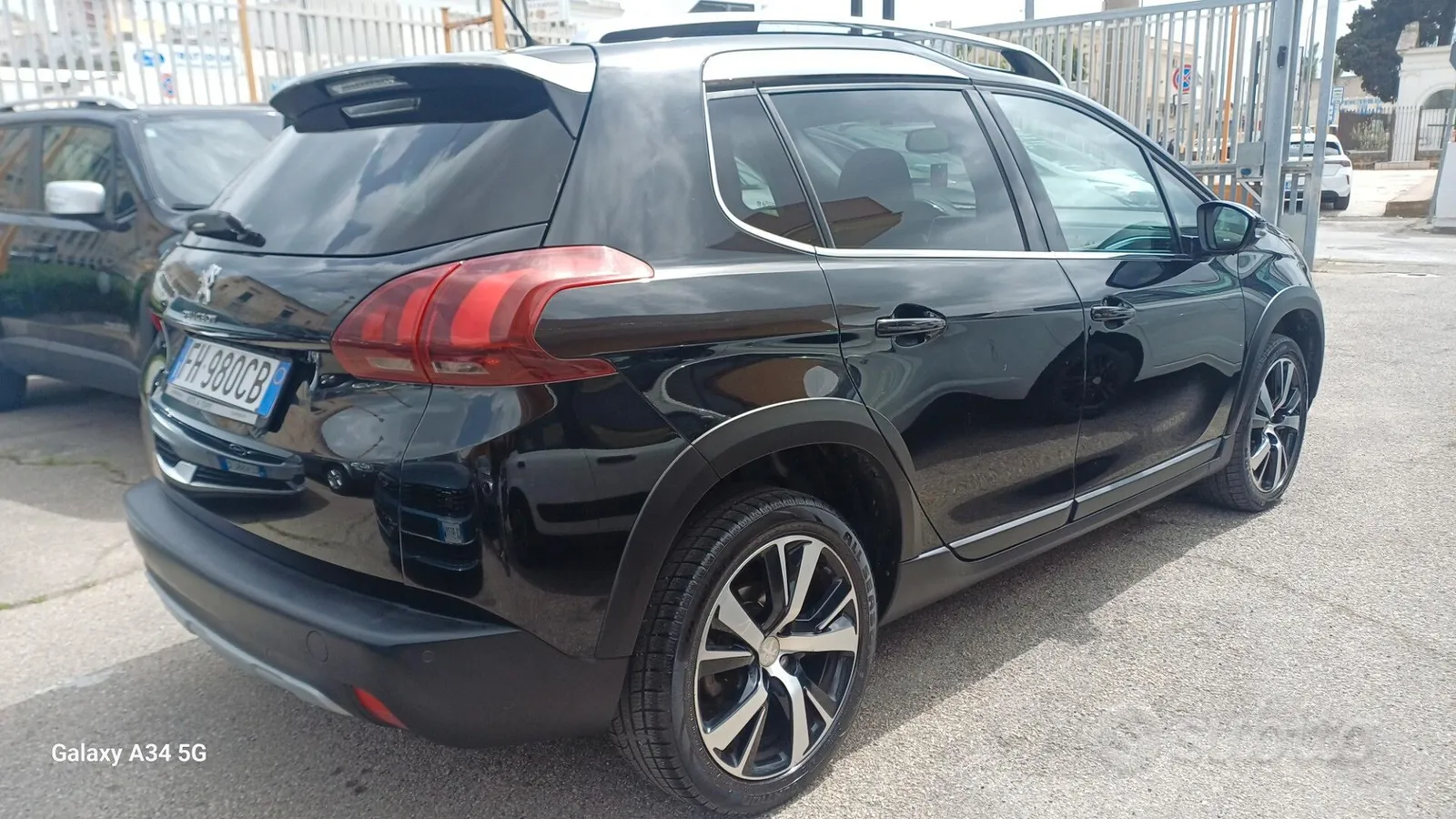 Peugeot 2008 2017 photo 2
