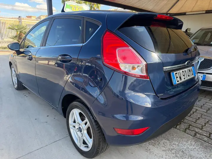 Ford Fiesta 2014 photo 2