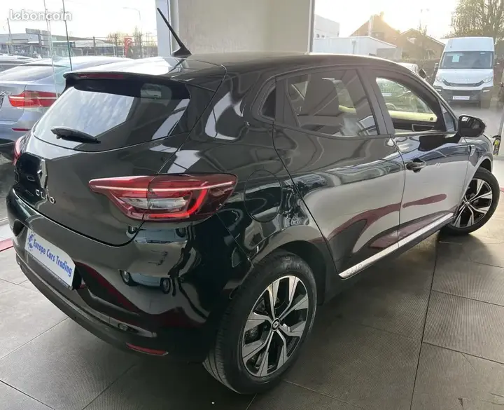 Renault Clio 2022 photo 2