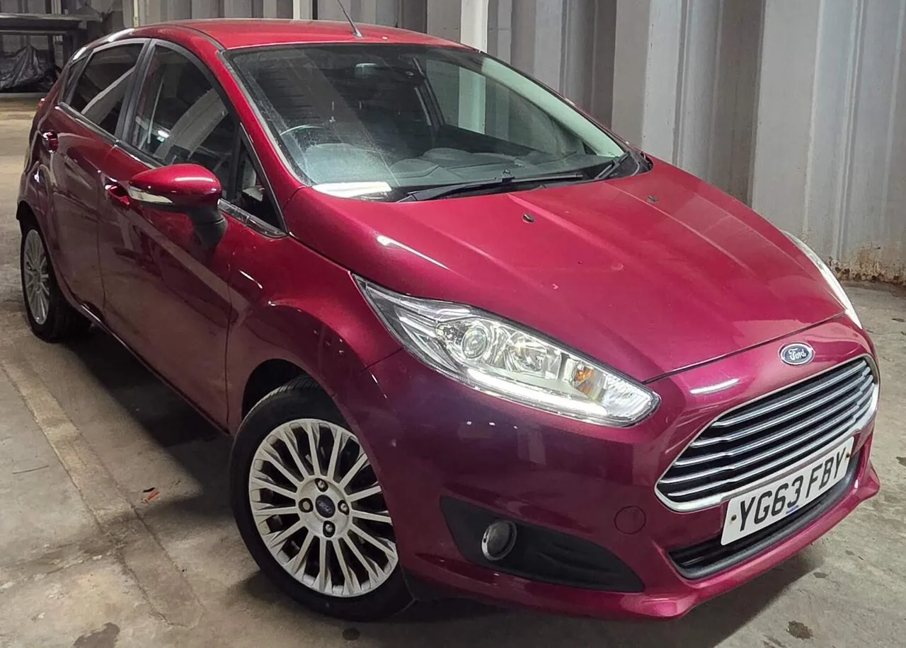 Ford Fiesta 2013 photo 2