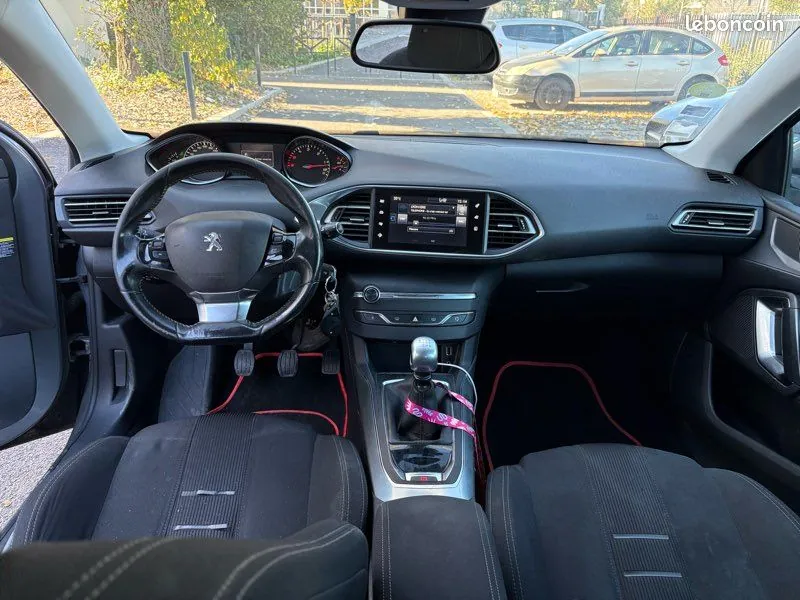 Peugeot 308 2013 photo 2