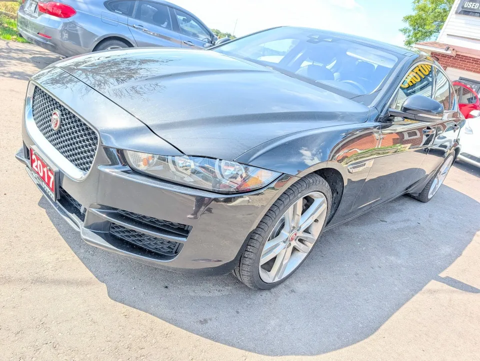 Jaguar Xe 2017 photo 2