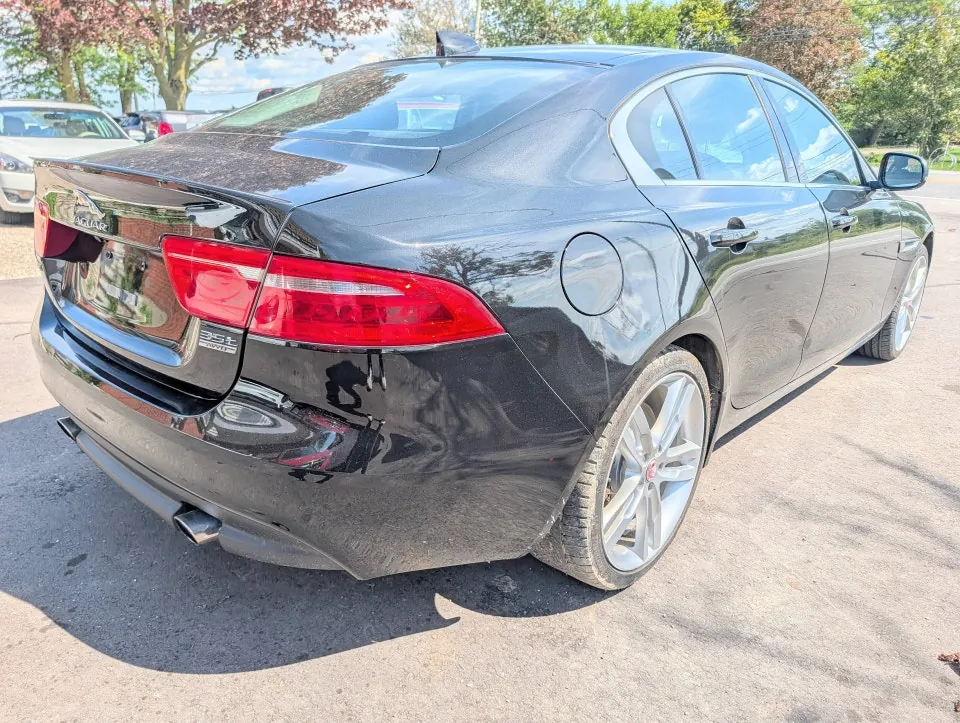 Jaguar Xe 2017 photo 4