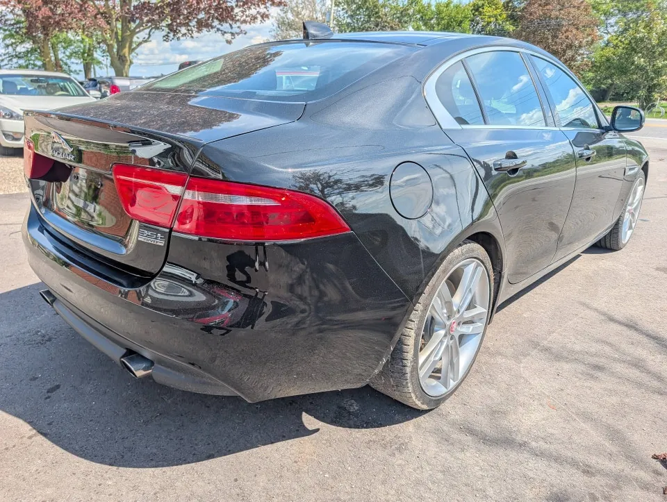 Jaguar Xe 2017 photo 5