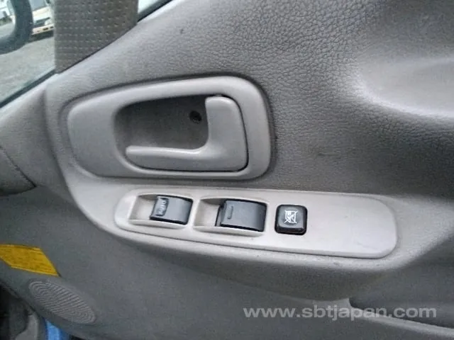 Hino Dutro 2004 photo 5