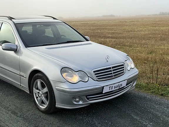 Mercedes-Benz C200 2004 photo 2