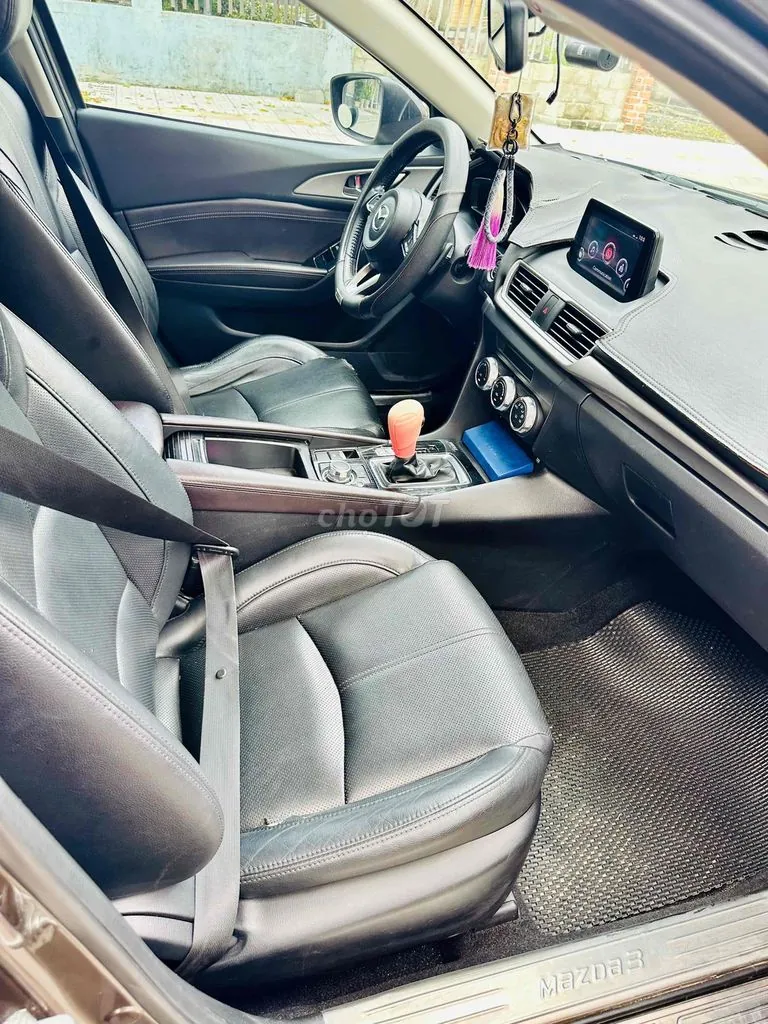 Mazda 3 2019 photo 2