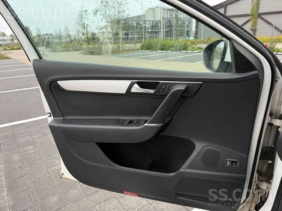 Volkswagen Passat 2013 photo 2
