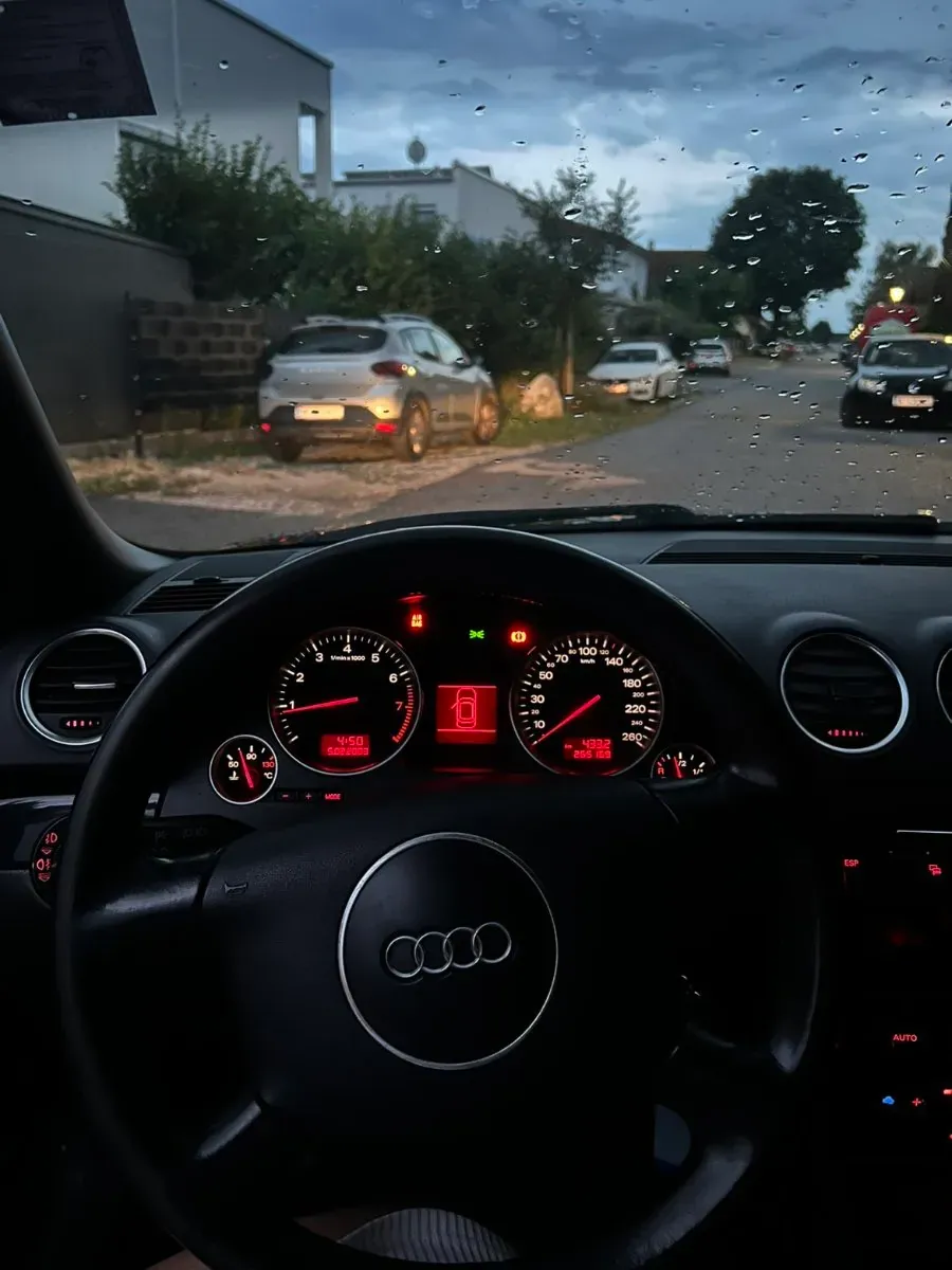 Audi A4 2003 photo 2