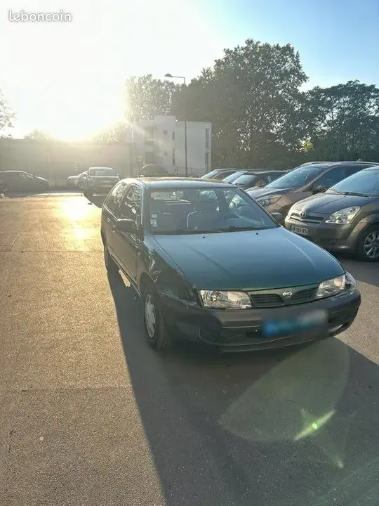 Nissan Almera 1995 photo 3