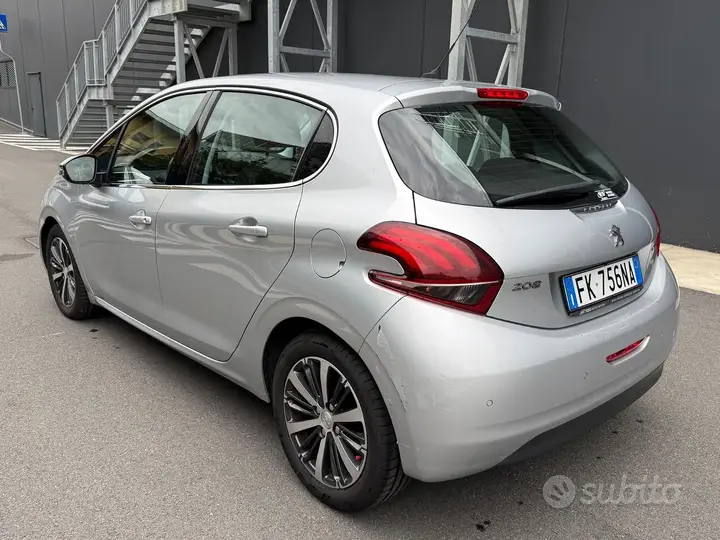 Peugeot 208 2017 photo 4