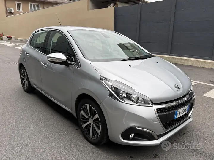 Peugeot 208 2017 photo 2