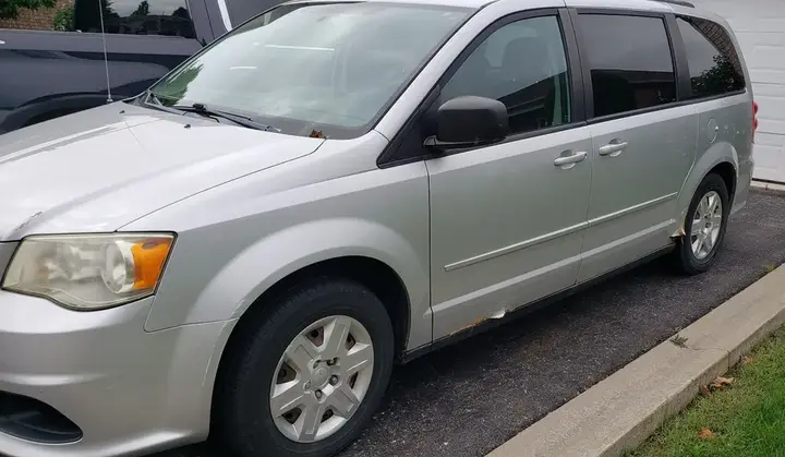 Dodge Grand Caravan 2011 photo 2