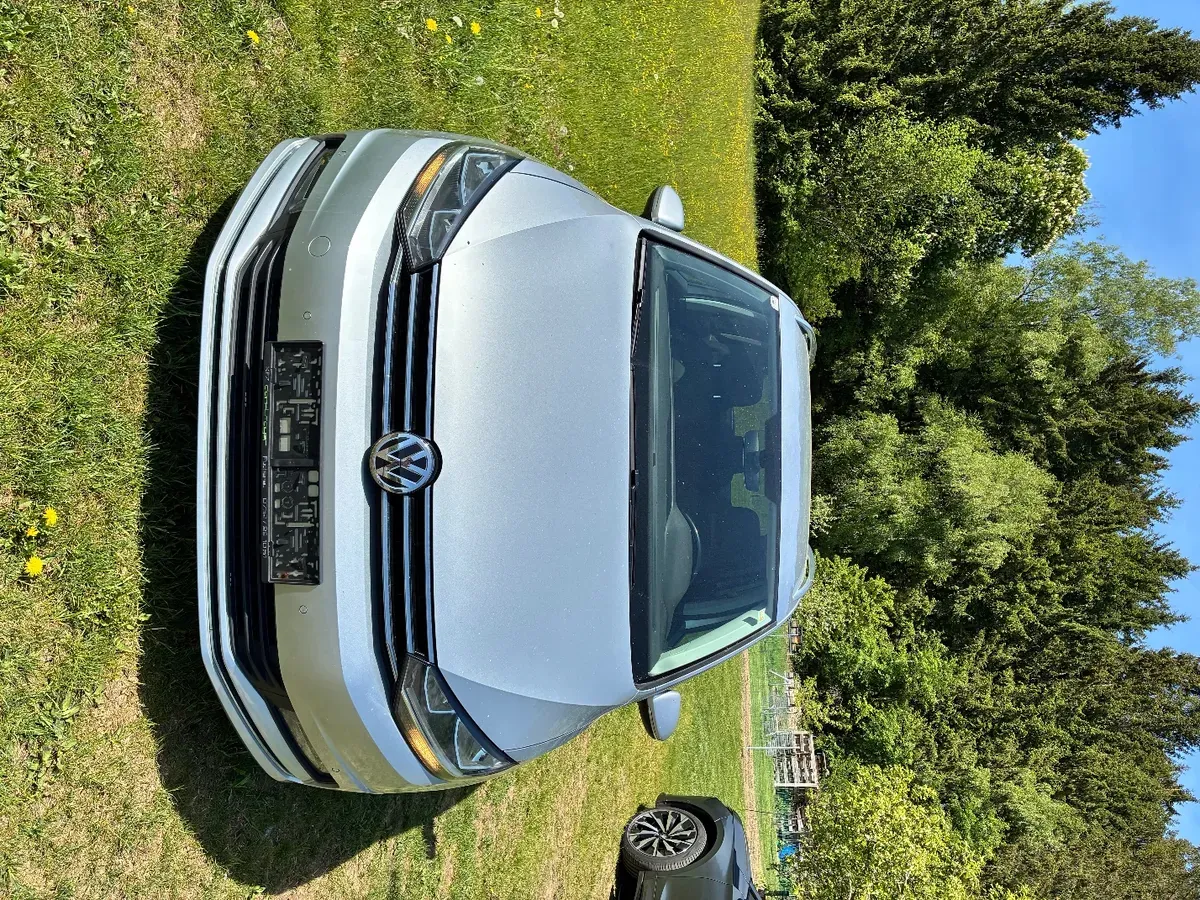 Volkswagen Touran 2017 photo 2