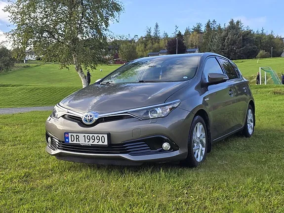 Toyota Auris 2017 photo 3