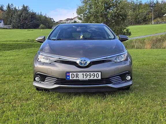 Toyota Auris 2017 photo 2