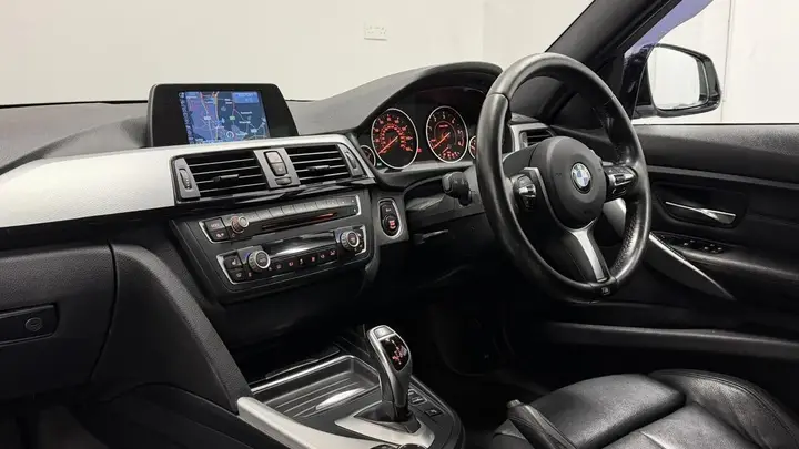 BMW 3 Series 2015 photo 2