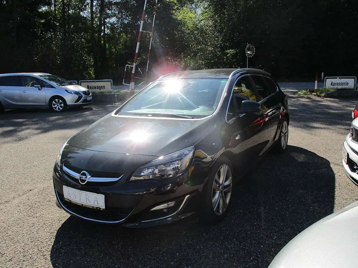 Opel Astra 2012 photo 2